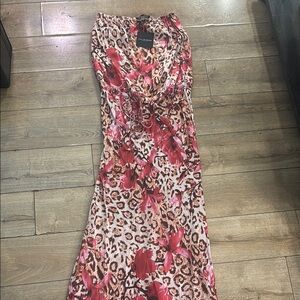 Red Sheath Maxi Dress with V-neck for Night Out